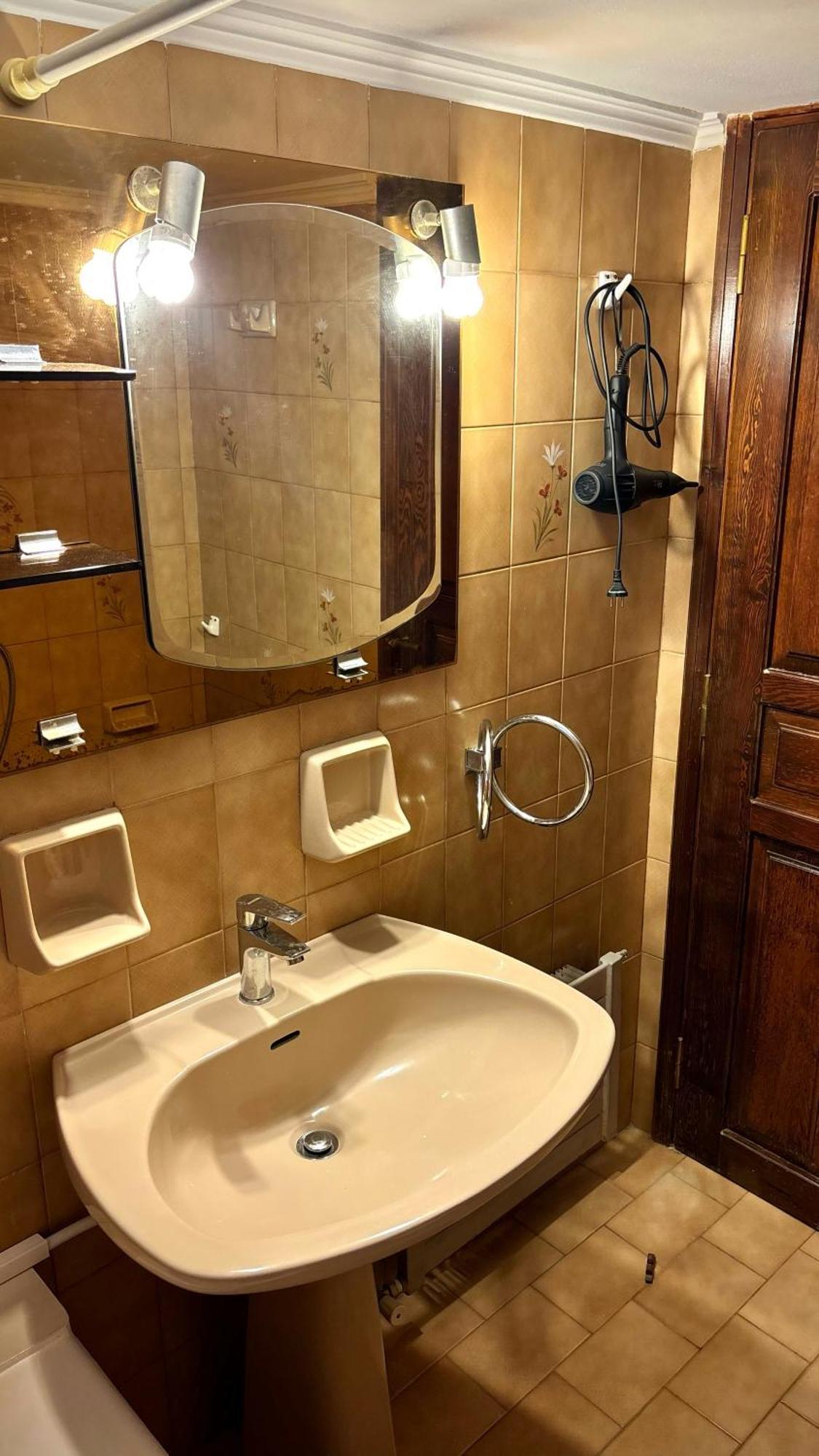 Antika 6 Hotel Tolo Ngoại thất bức ảnh